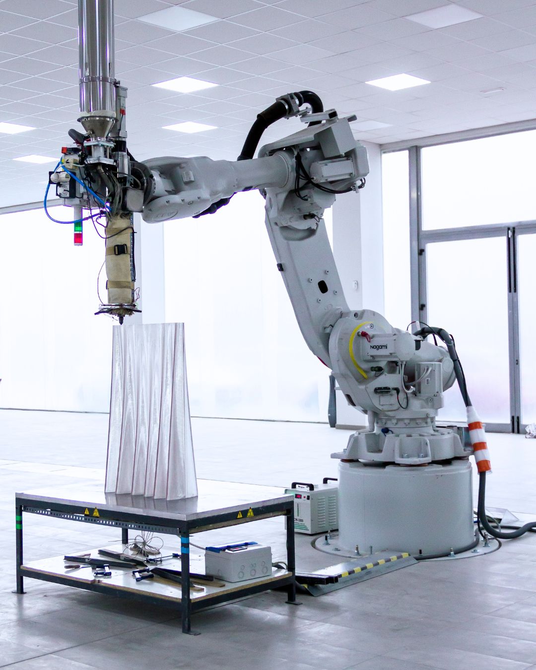 Robot de impresión 3d Nagami con 6 ejes y extrusor