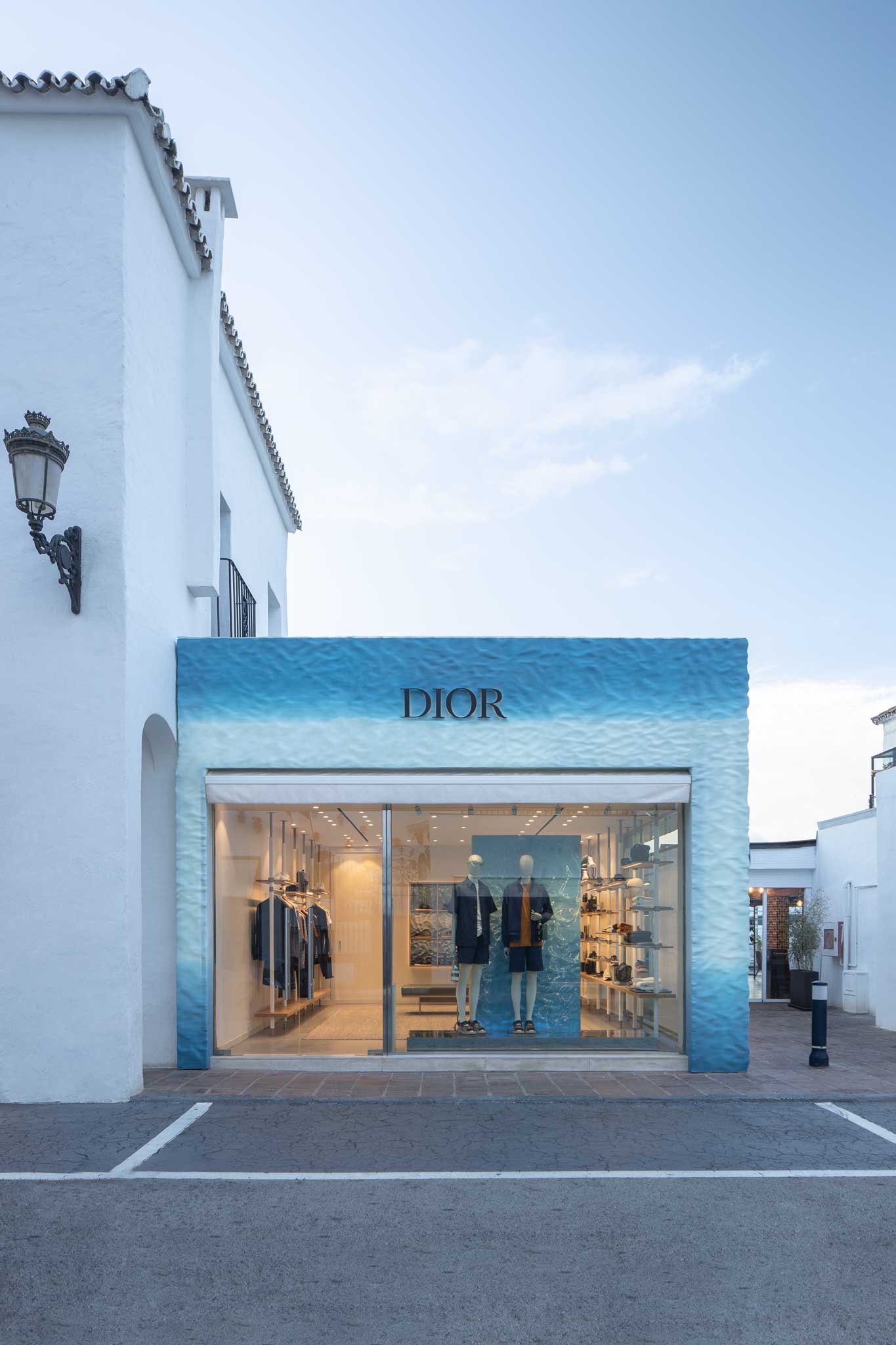 Colaboración entre Dior, Parley Ocean Plastics y Nagami en proyectos de moda y diseño sostenible con impresión 3D.