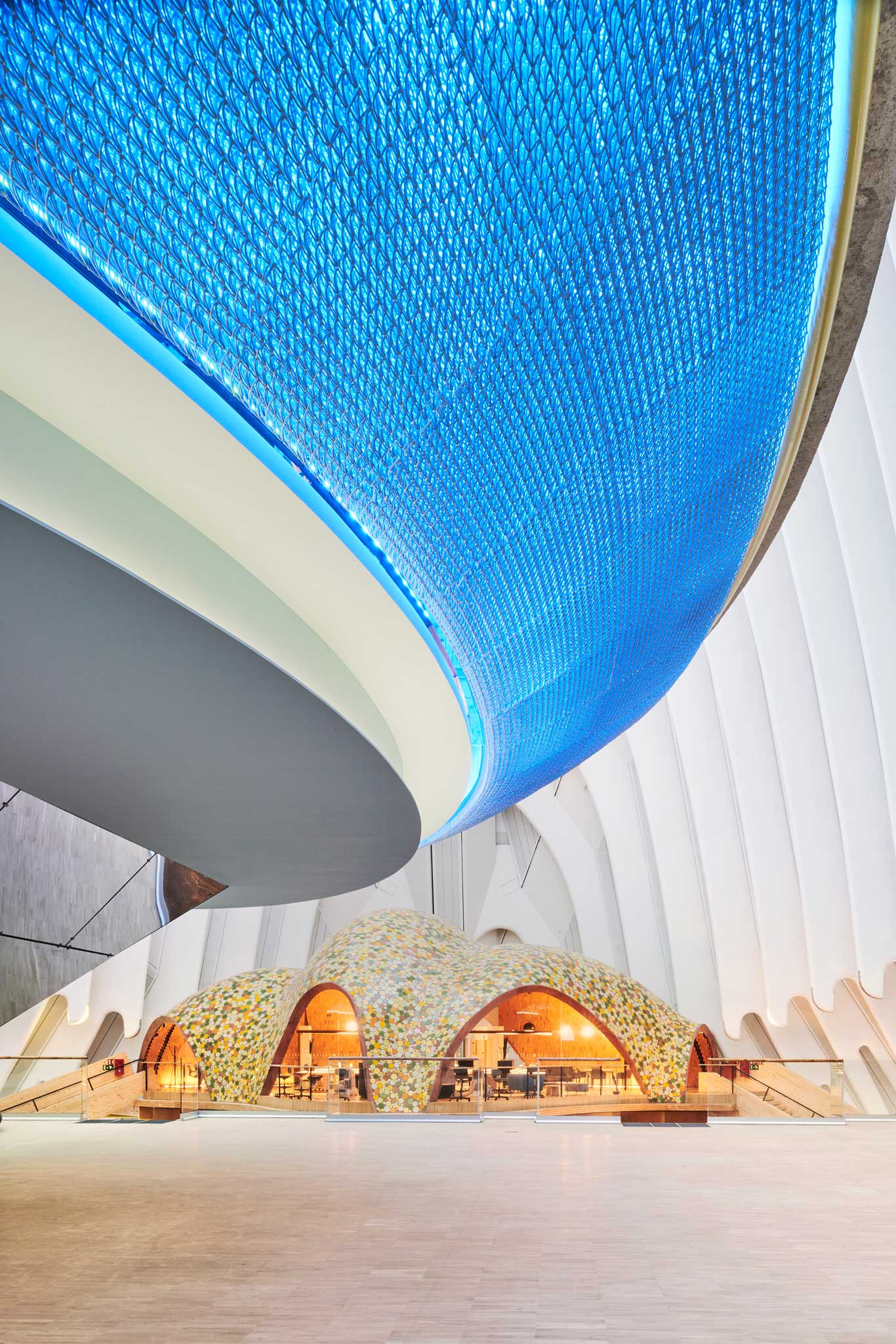 Detalle arquitectónico de los cielos de La Nube, fabricados en 3D con materiales reciclados por Nagami